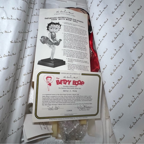 Betty Boob, Toast of The Town, Porcelain Collector Doll, The Danbury Mint 1995 - Picture 2 of 2